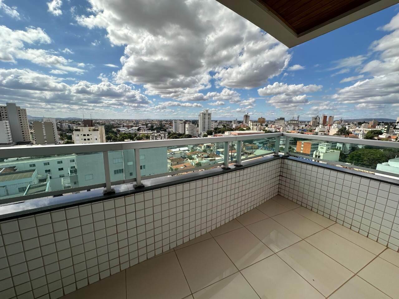 Apartamento 2 quartos à venda Centro 105m² Montes Claros MG: Varanda