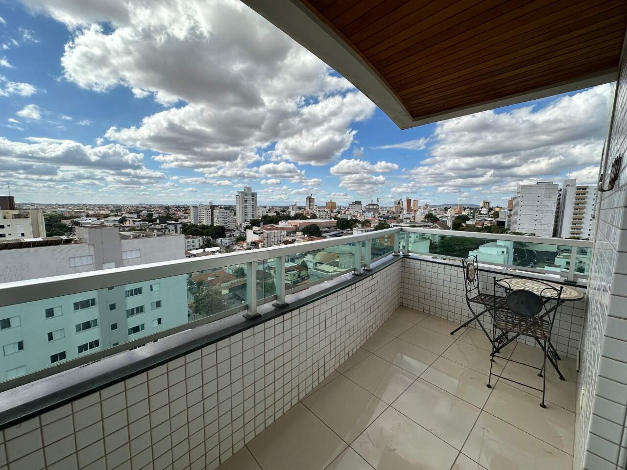 Apartamento 2 quartos à venda Centro 105m² Montes Claros MG: Varanda