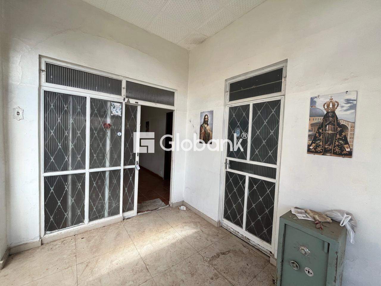 Casa 3 quartos para aluguel Centro 100m² Montes Claros MG: