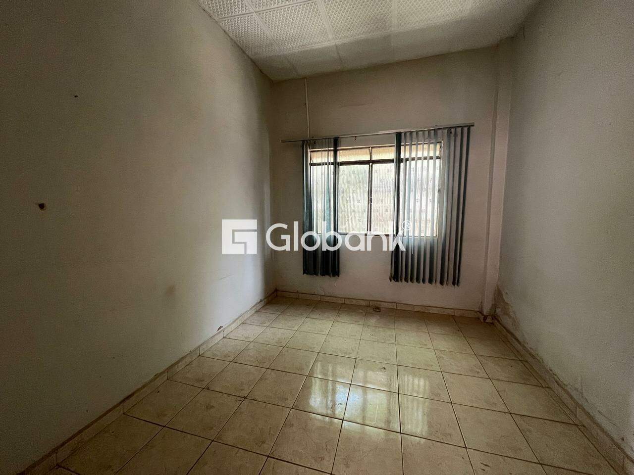 Casa 3 quartos para aluguel Centro 100m² Montes Claros MG: