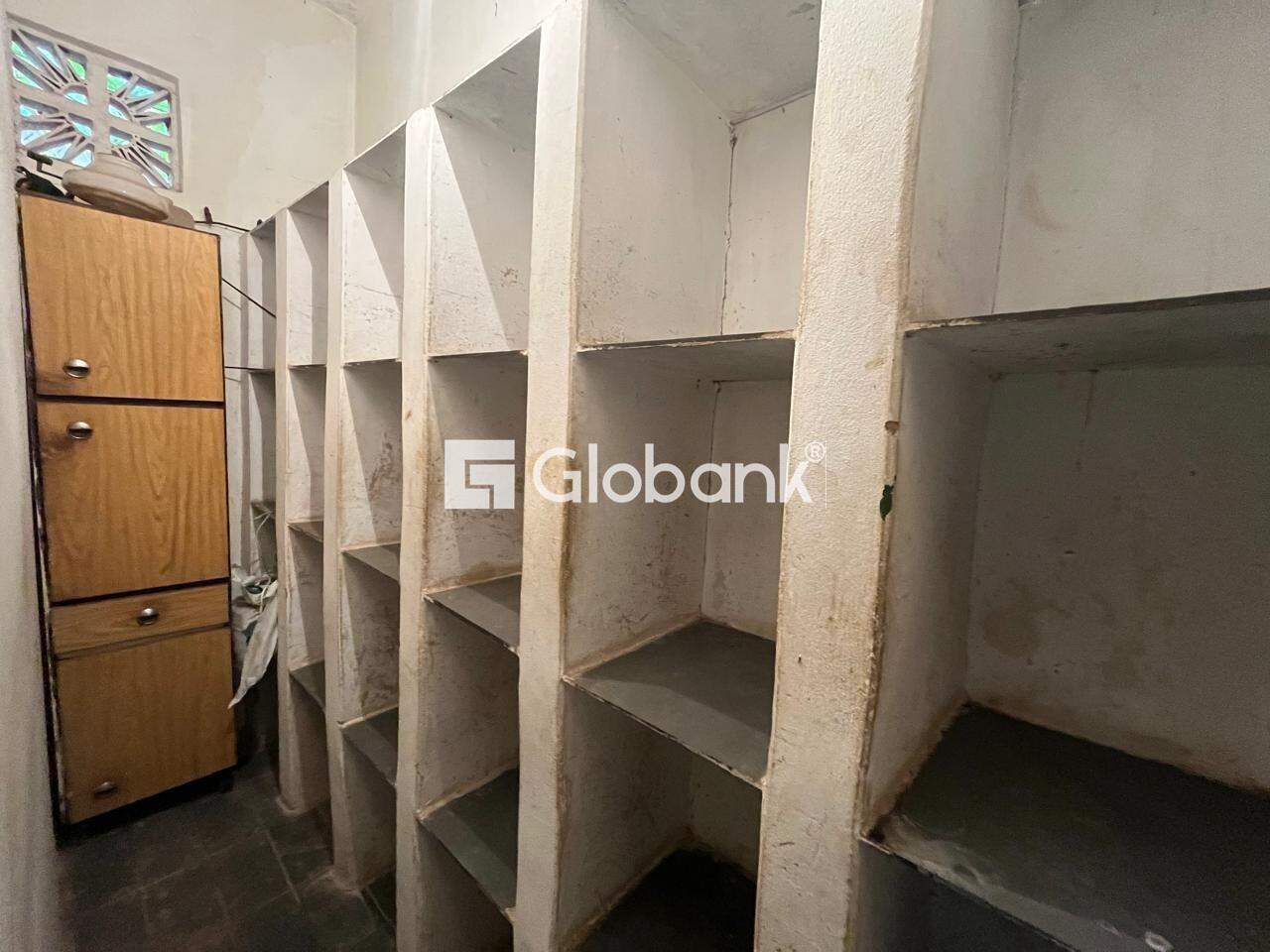 Casa 3 quartos para aluguel Centro 100m² Montes Claros MG: