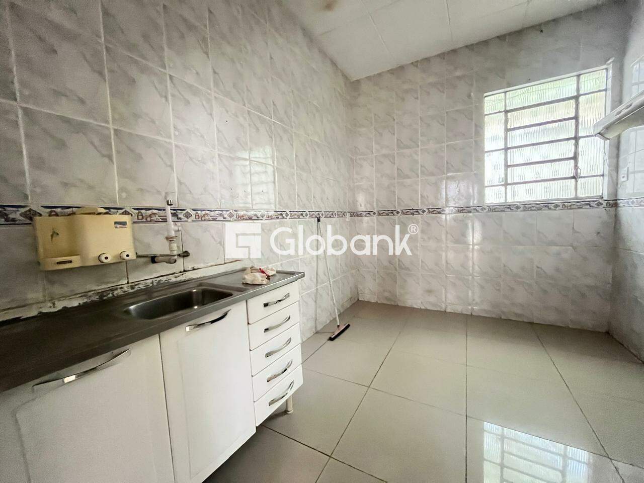 Casa 3 quartos para aluguel Centro 100m² Montes Claros MG: 