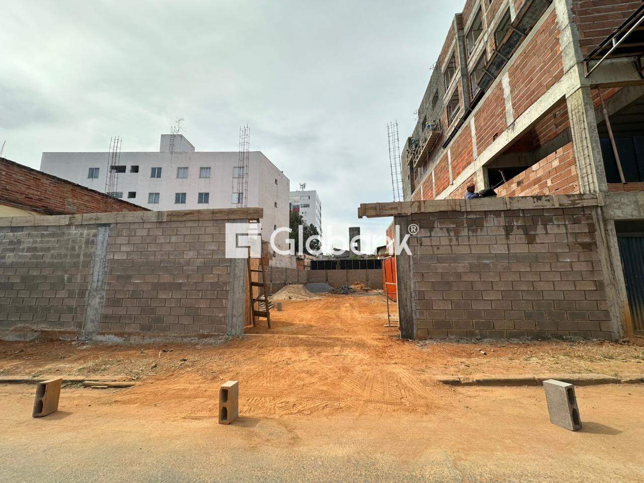 Galpão para aluguel Centro 495m² Montes Claros MG: 