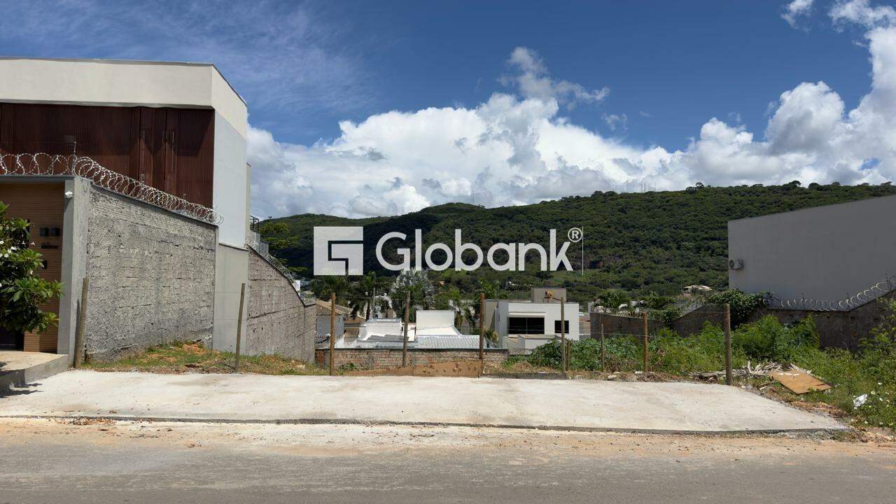 Terreno à venda Ibituruna 393m² Montes Claros MG: 