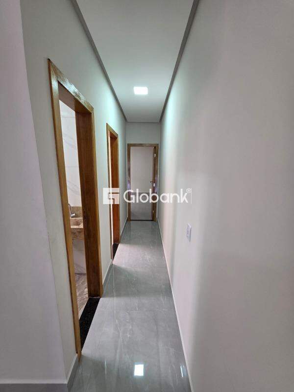 Casa 3 quartos à venda Independência 54m² Montes Claros MG: