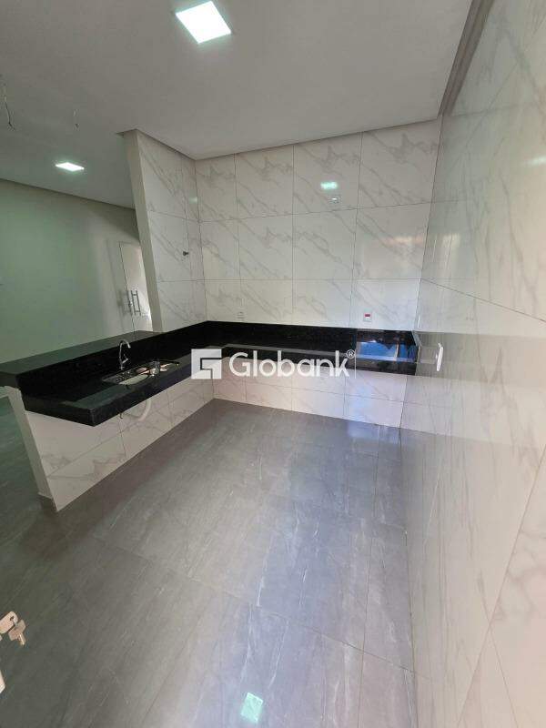 Casa 3 quartos à venda Independência 54m² Montes Claros MG: