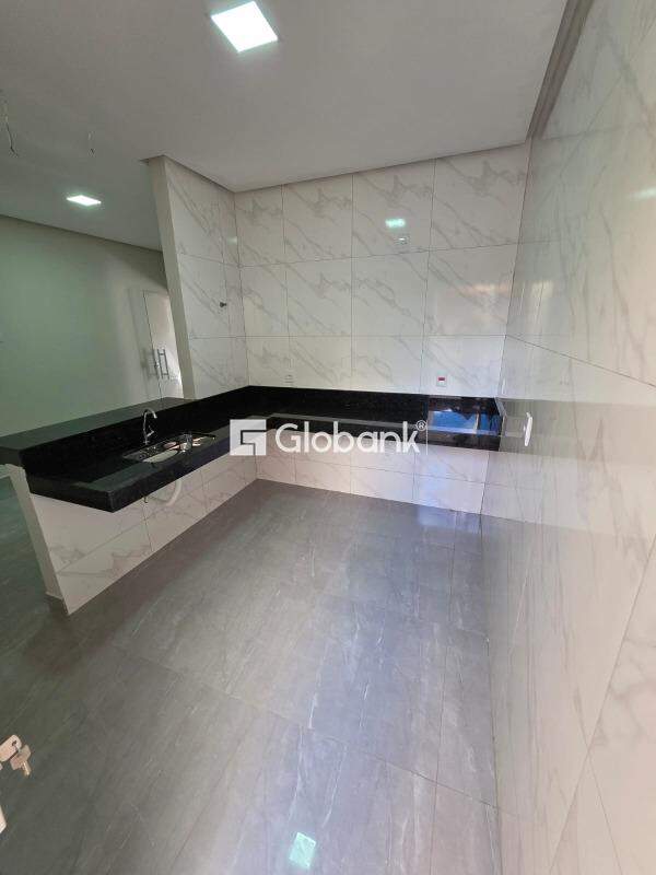 Casa 3 quartos à venda Independência 54m² Montes Claros MG: