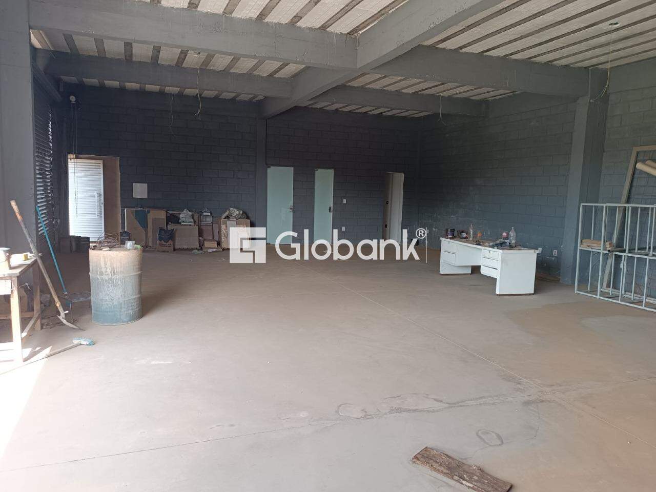Galpão para aluguel Monte Carmelo 300m² Montes Claros MG: