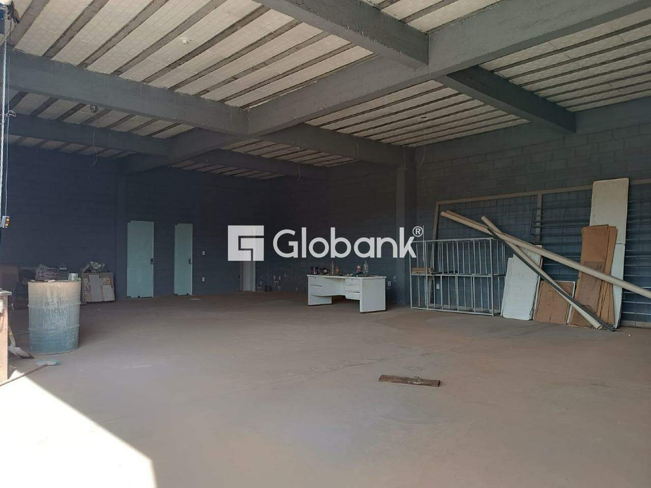 Galpão para aluguel Monte Carmelo 300m² Montes Claros MG: