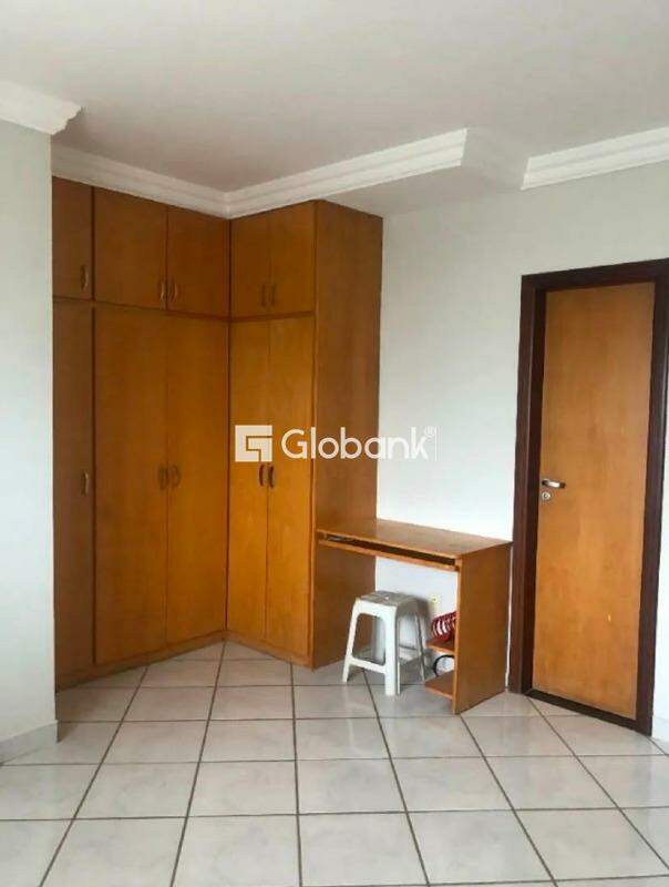 Casa 4 quartos à venda Ibituruna 570m² Montes Claros MG: