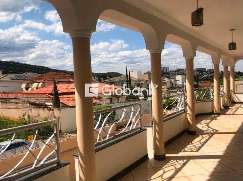 Casa 4 quartos à venda Ibituruna 570m² Montes Claros MG: