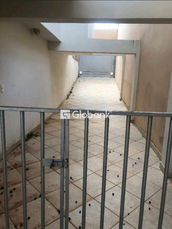 Casa 4 quartos à venda Ibituruna 570m² Montes Claros MG: