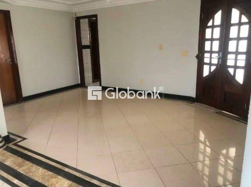 Casa 4 quartos à venda Ibituruna 570m² Montes Claros MG: 