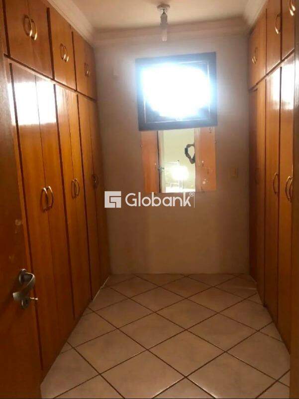 Casa 4 quartos à venda Ibituruna 570m² Montes Claros MG: