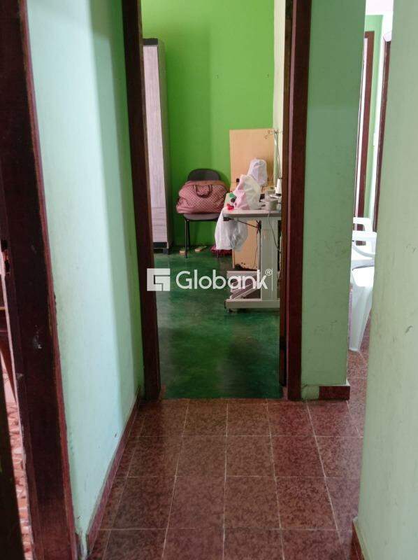 Casa 4 quartos à venda Lourdes 410m² Montes Claros MG: