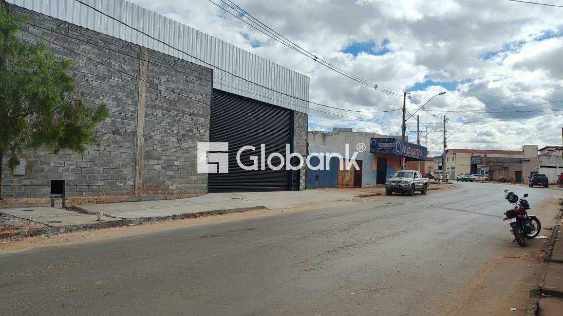 Galpão para aluguel Independência 387m² Montes Claros MG: 