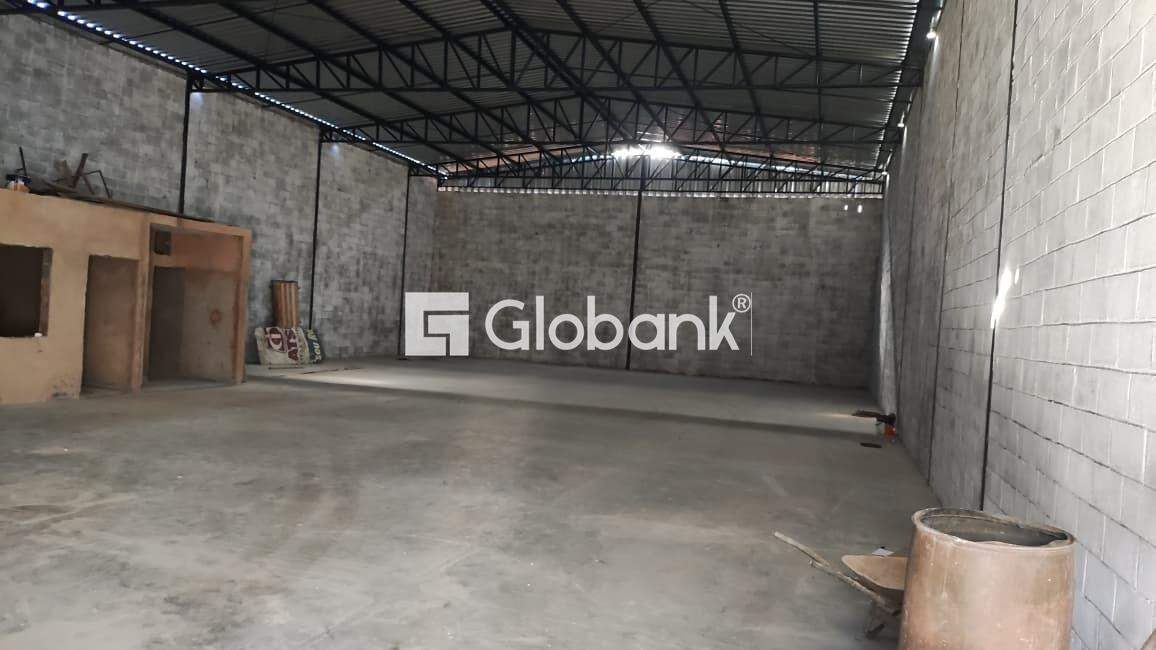 Galpão para aluguel Independência 387m² Montes Claros MG: 