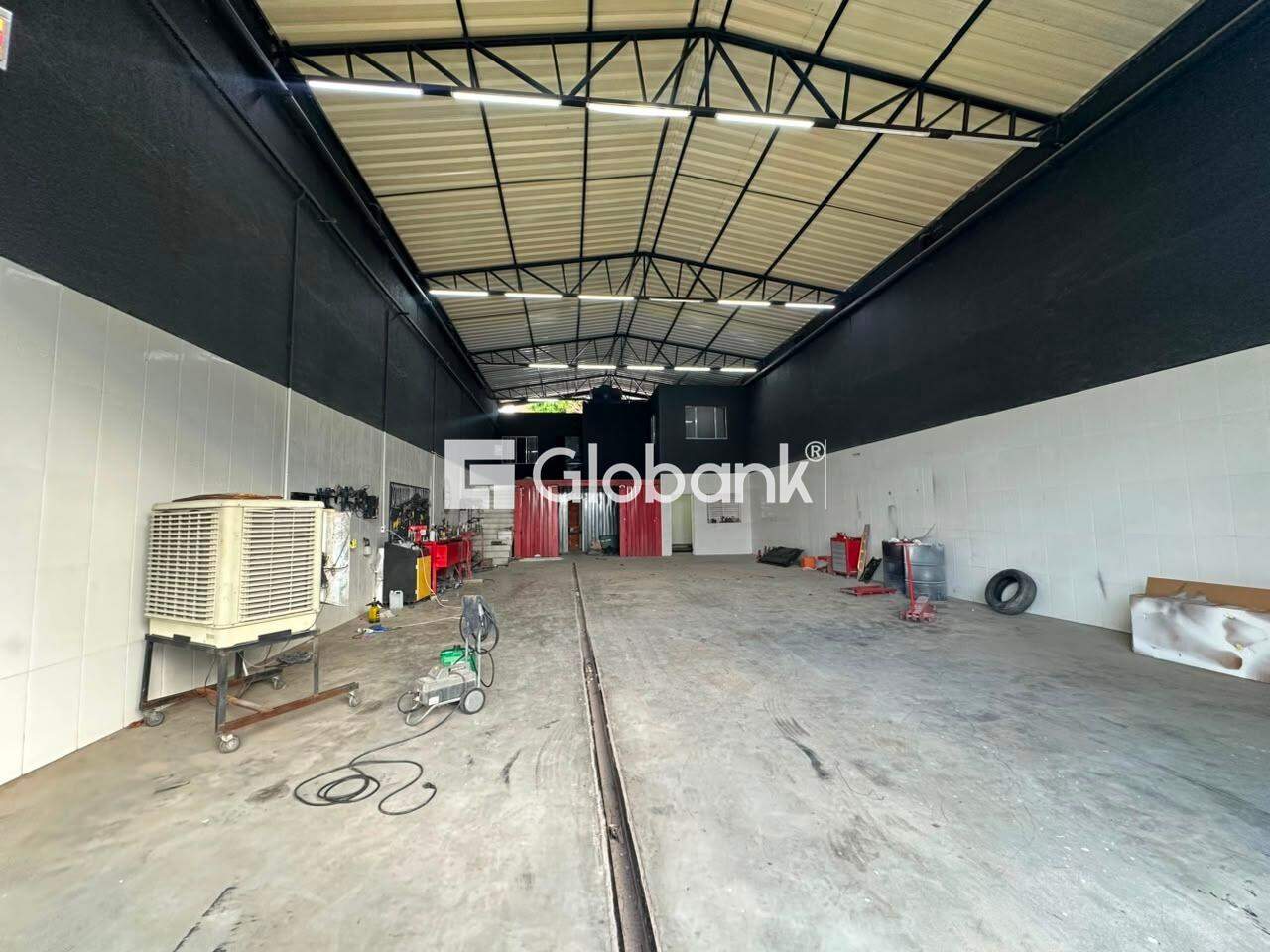 Galpão para aluguel Vila Ipiranga 300m² Montes Claros MG: 
