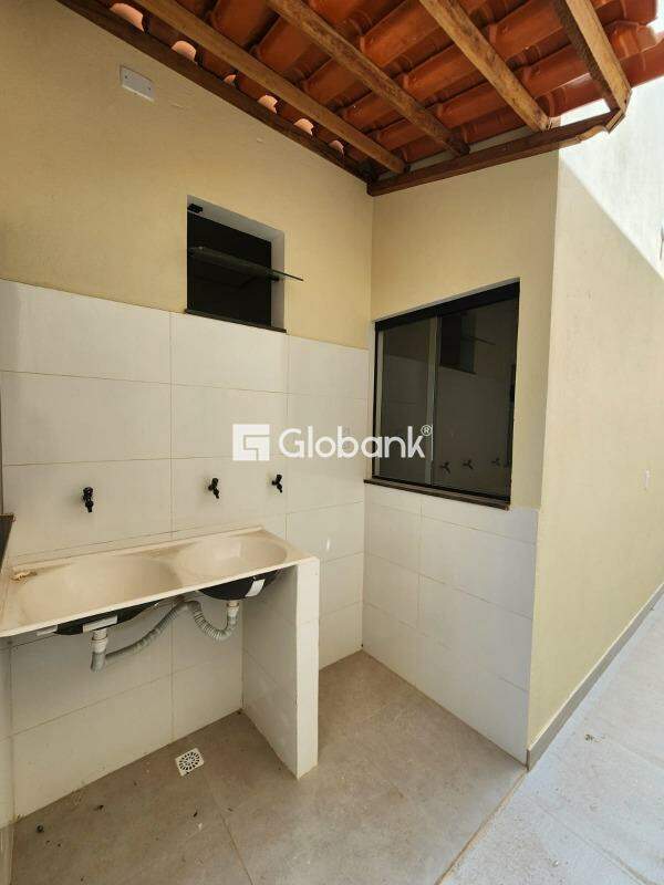 Casa 2 quartos à venda Jardim Olímpico 55m² Montes Claros MG: