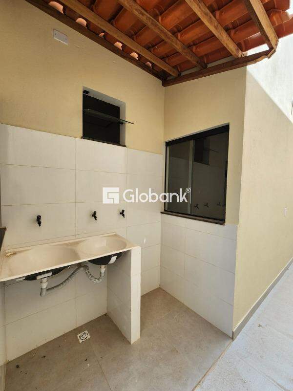 Casa 2 quartos à venda Jardim Olímpico 55m² Montes Claros MG: