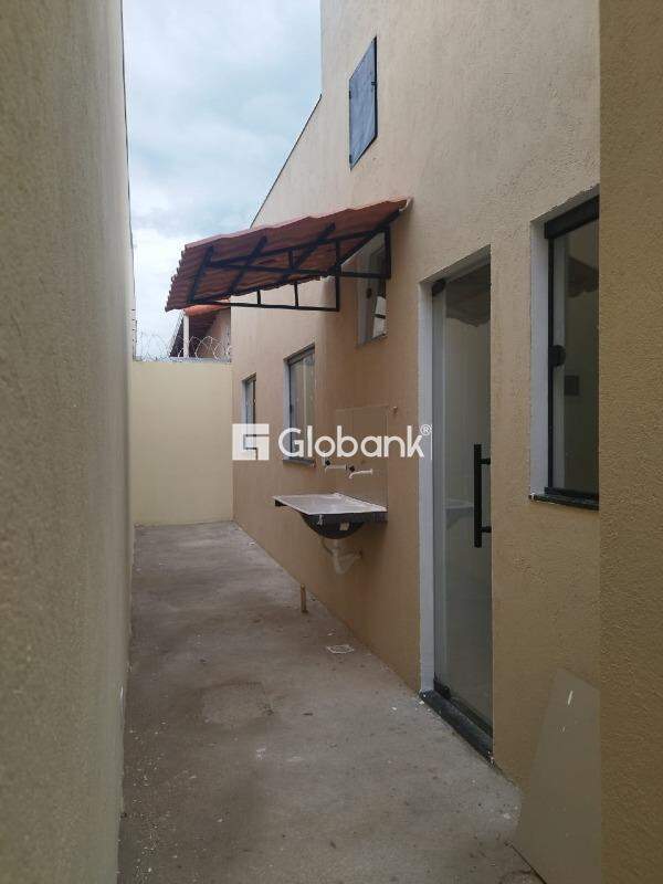 Casa 3 quartos à venda Independência 50m² Montes Claros MG: 