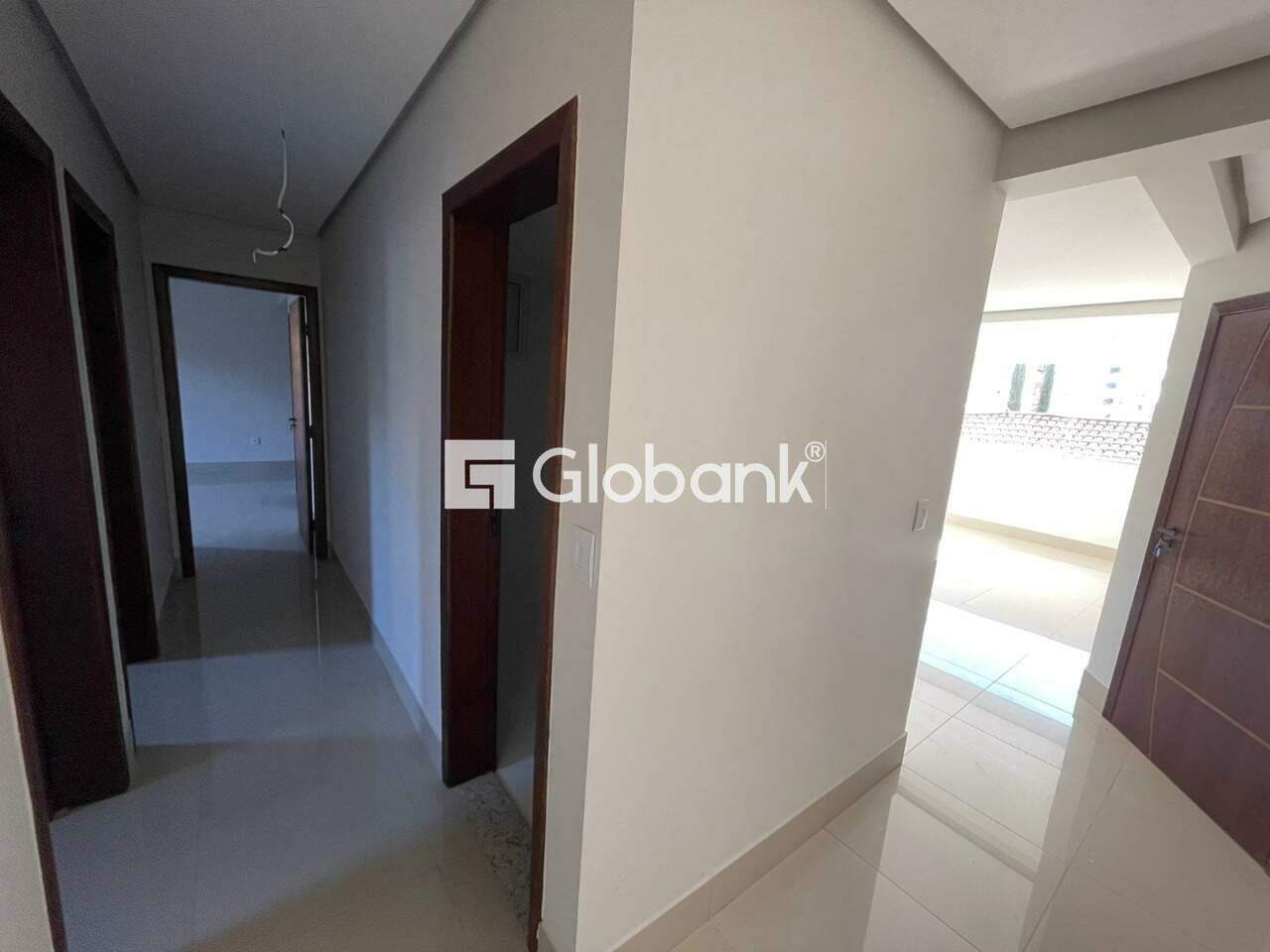 Apartamento 3 quartos à venda Morada do Sol 200m² Montes Claros MG: Acesso aos quartos