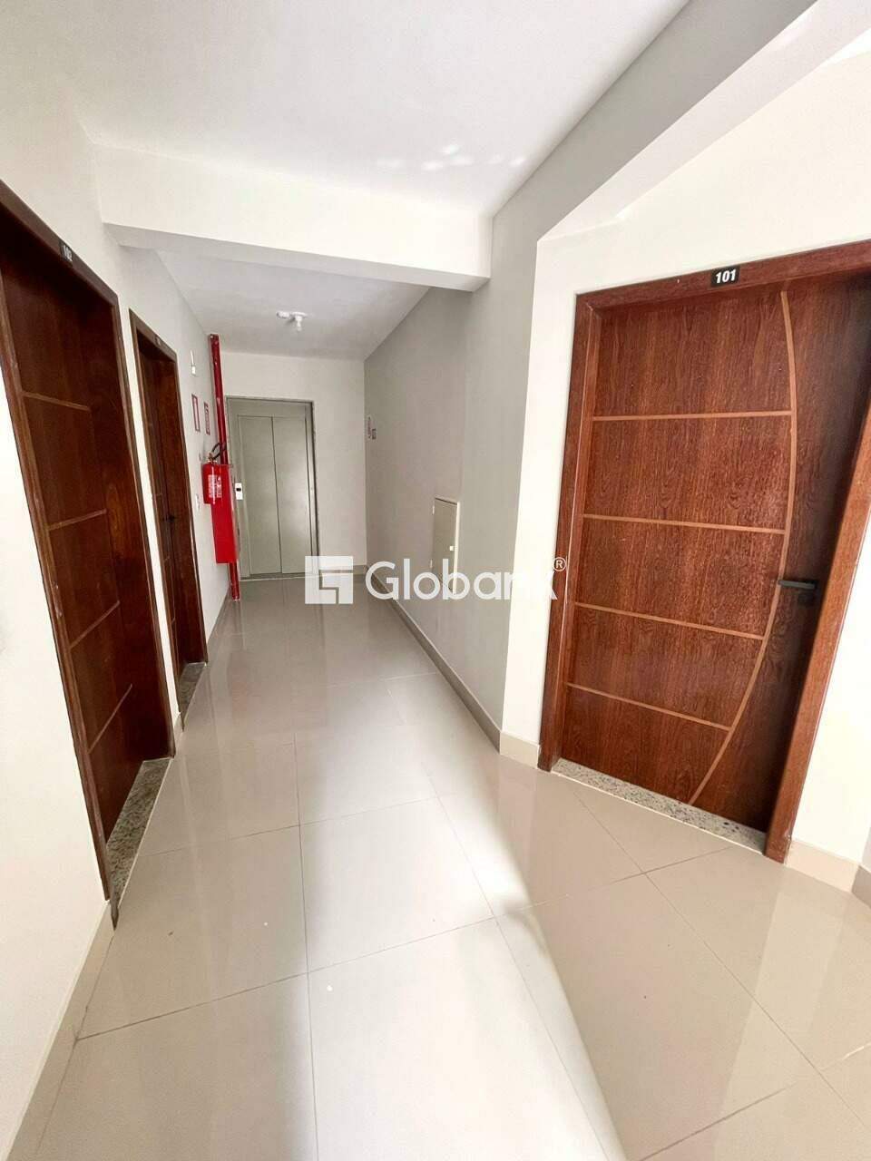 Apartamento 3 quartos à venda Morada do Sol 200m² Montes Claros MG: Corredor de acesso ao apto