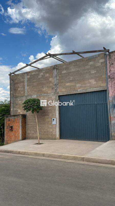 Galpão à venda Olga Benário 300m² Montes Claros MG: 
