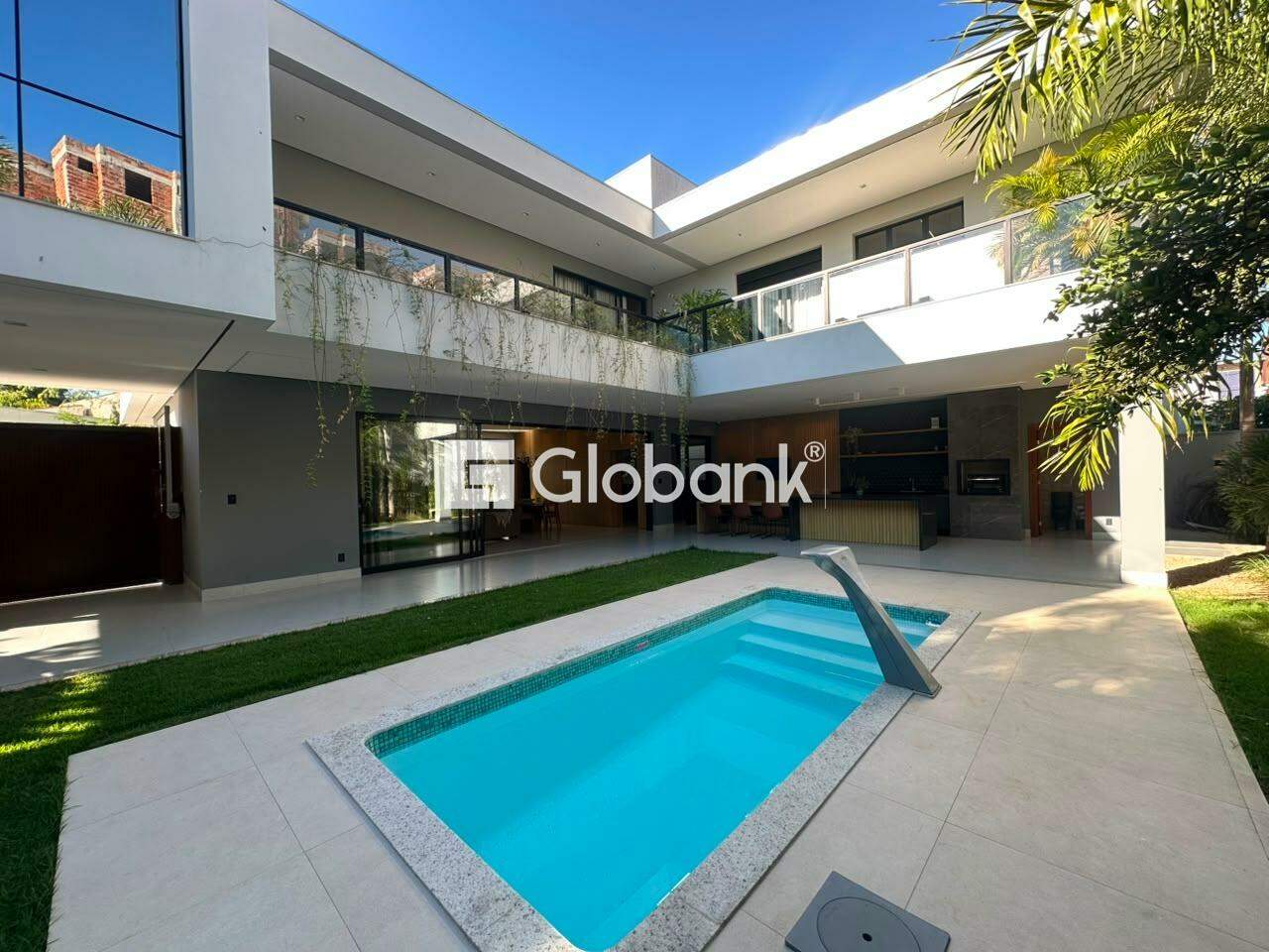 Casa 4 quartos para aluguel Funcionários 430m² Montes Claros MG: Piscina