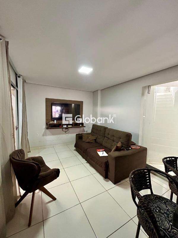 Casa 3 quartos à venda Maracanã 117m² Montes Claros MG: 