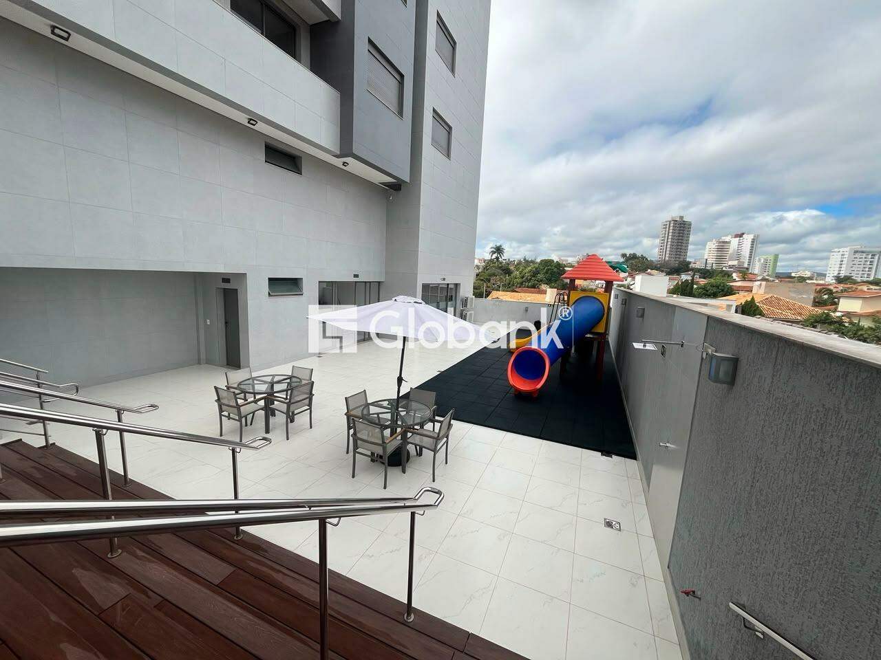 Apartamento 3 quartos para aluguel Jardim São Luiz 157m² Montes Claros MG: playground do condomínio