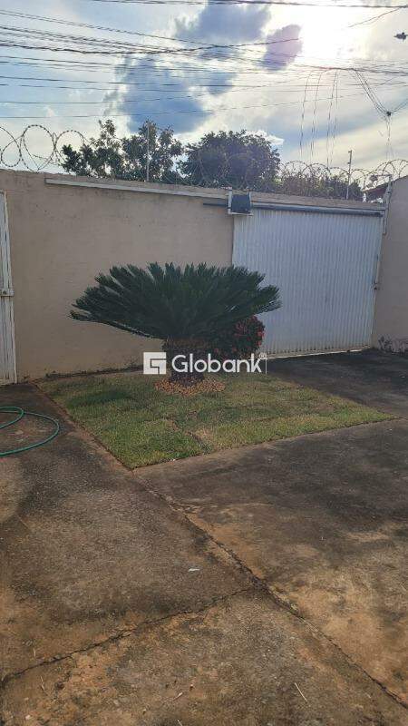 Casa 3 quartos à venda Independência 65m² Montes Claros MG: 