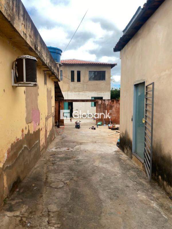 Casa 6 quartos à venda São Judas Tadeu 180m² Montes Claros MG: 