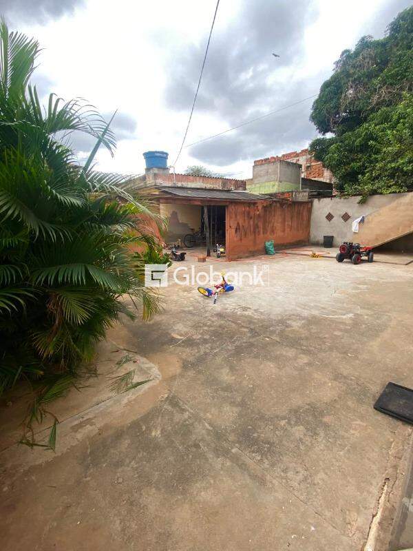 Casa 6 quartos à venda São Judas Tadeu 180m² Montes Claros MG: 