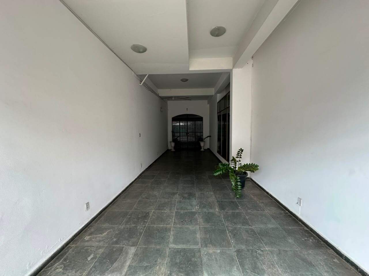 Casa 3 quartos para aluguel Santa Rita I 70m² Montes Claros MG: Garagem