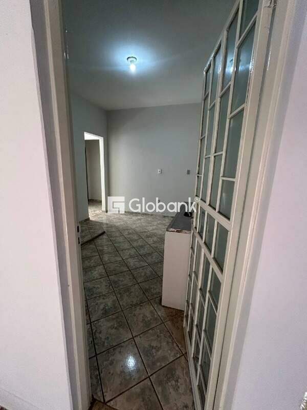 Casa 3 quartos à venda Antônio Pimenta 125m² Montes Claros MG: