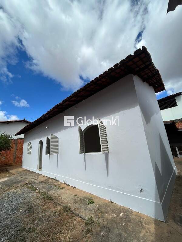 Casa 3 quartos à venda Antônio Pimenta 125m² Montes Claros MG: 