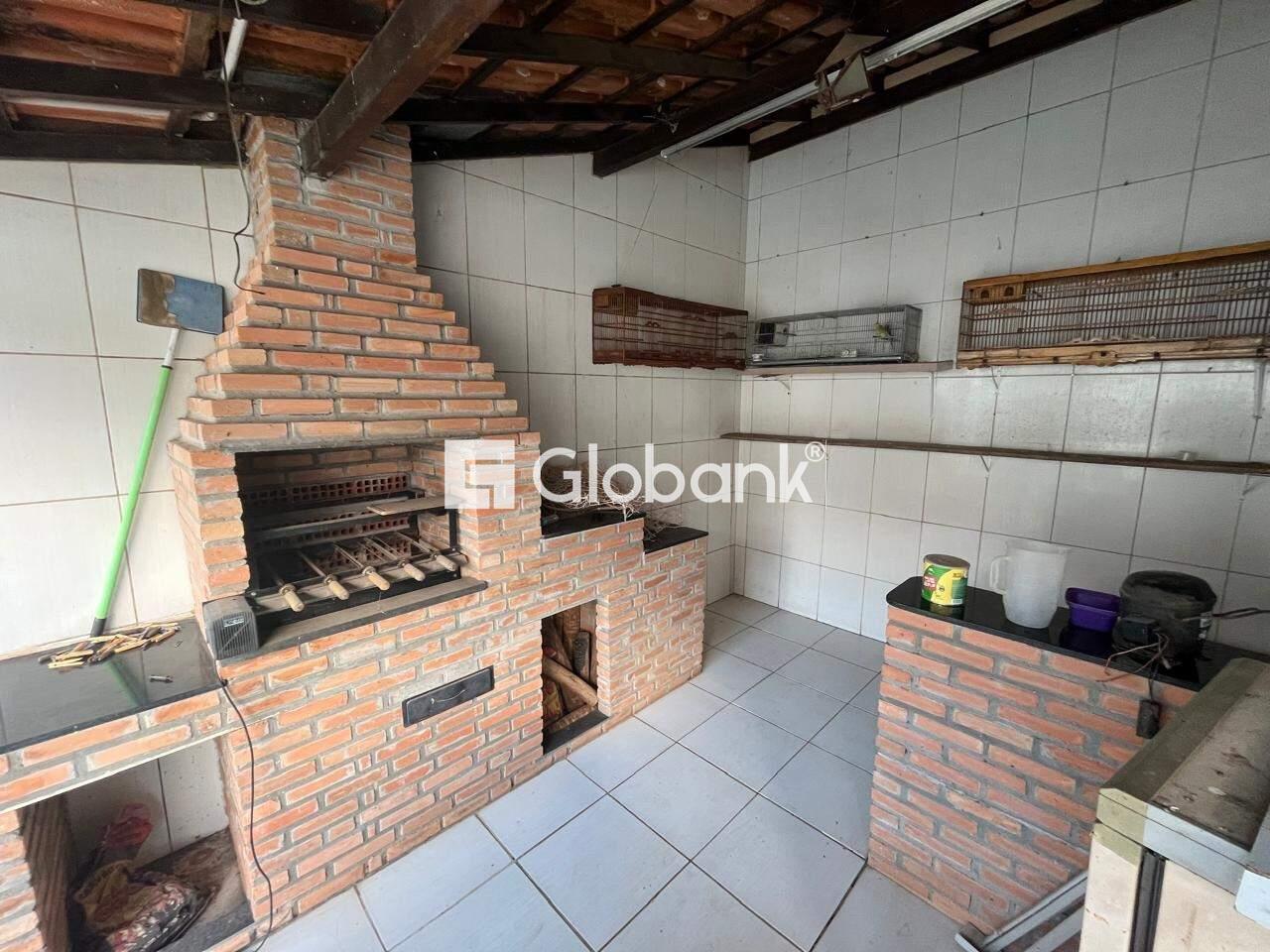 Casa 4 quartos à venda Melo 300m² Montes Claros MG: 