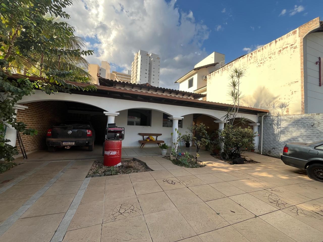 Casa 4 quartos à venda Melo 300m² Montes Claros MG: fachada