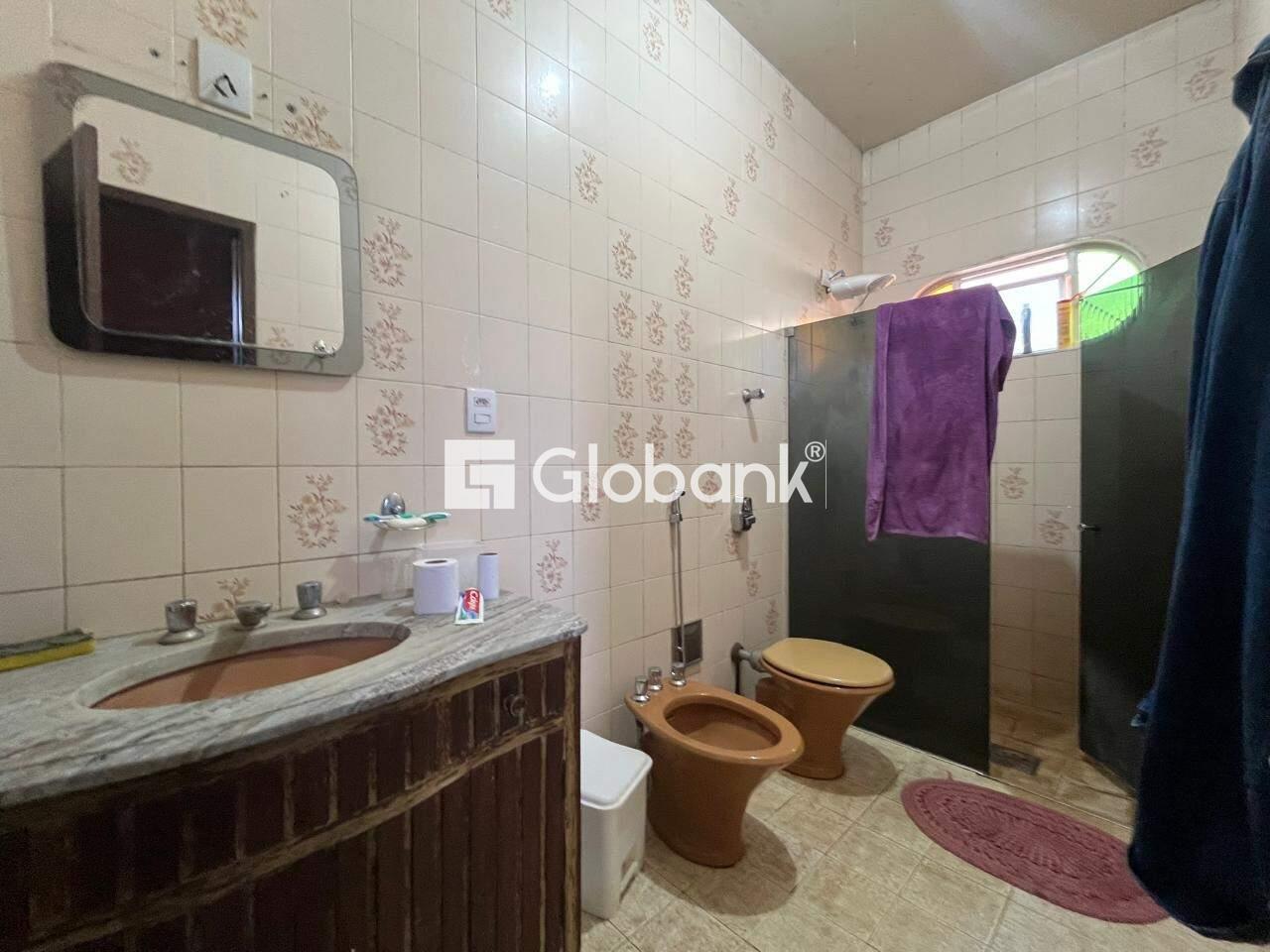 Casa 4 quartos à venda Melo 300m² Montes Claros MG: