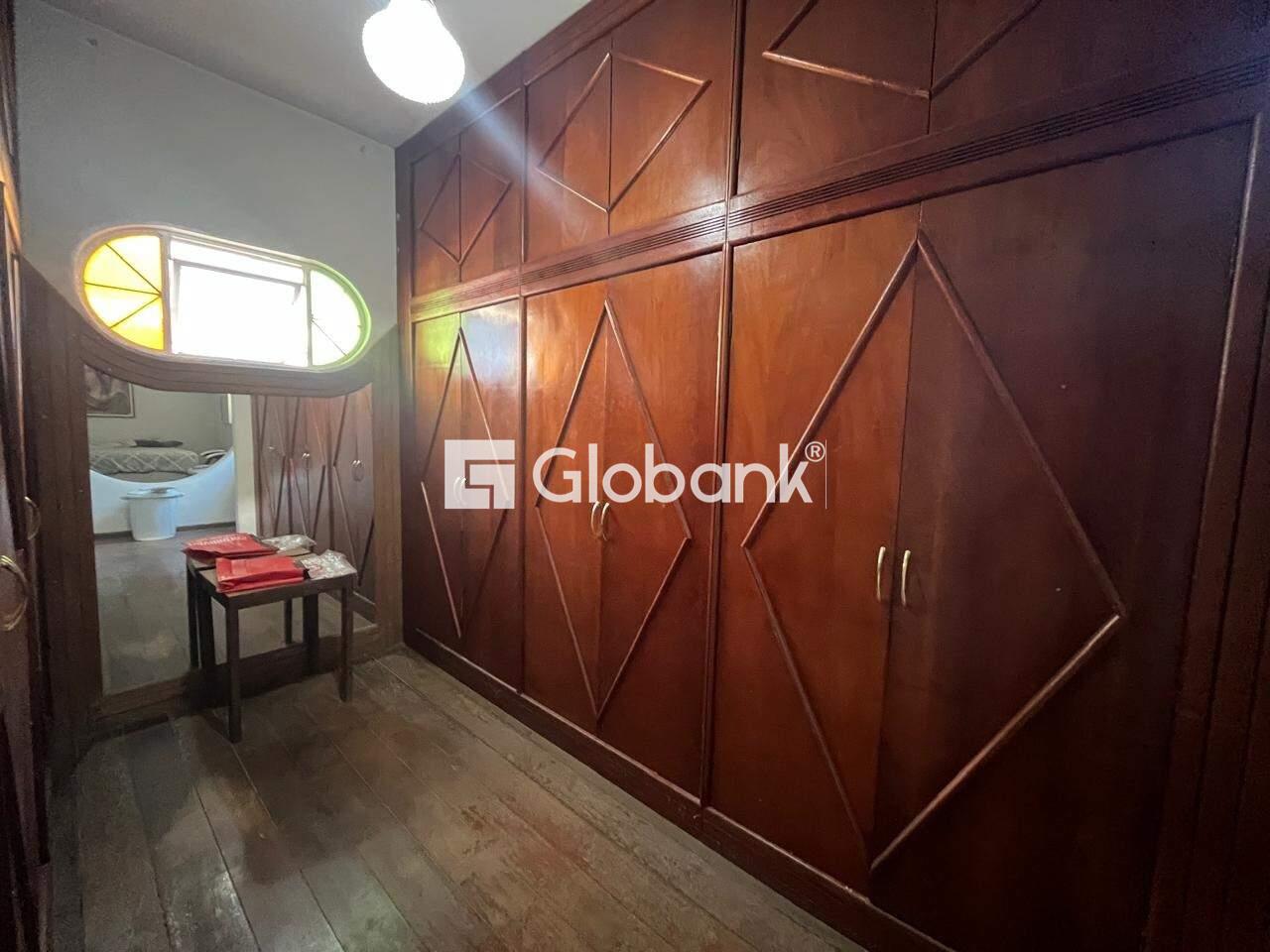 Casa 4 quartos à venda Melo 300m² Montes Claros MG: