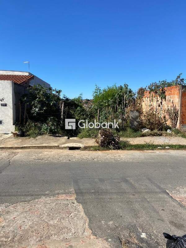 Terreno à venda Vila Campos 200m² Montes Claros MG: 