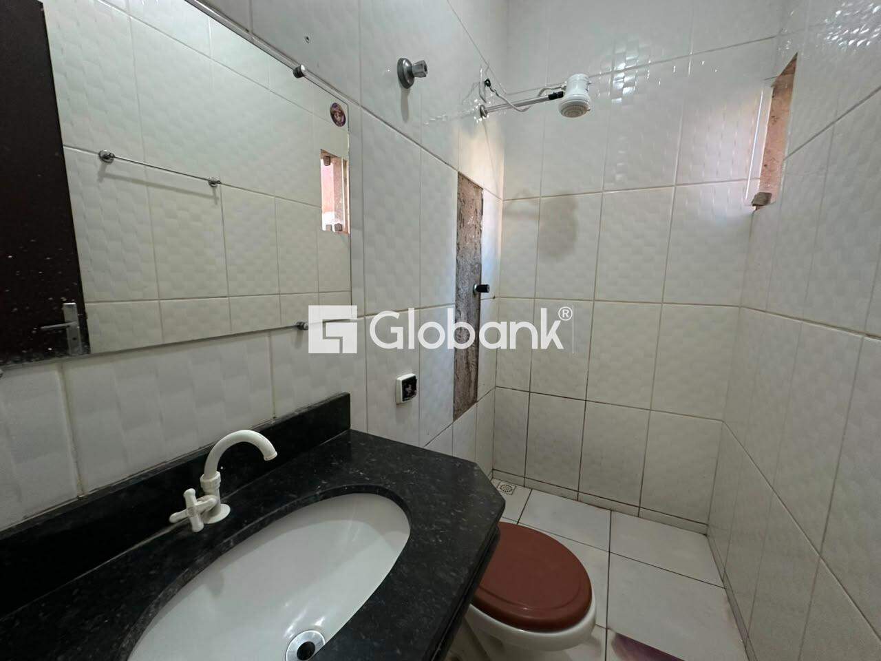 Casa 2 quartos para aluguel Jardim Primavera 65m² Montes Claros MG: Banheiro Social