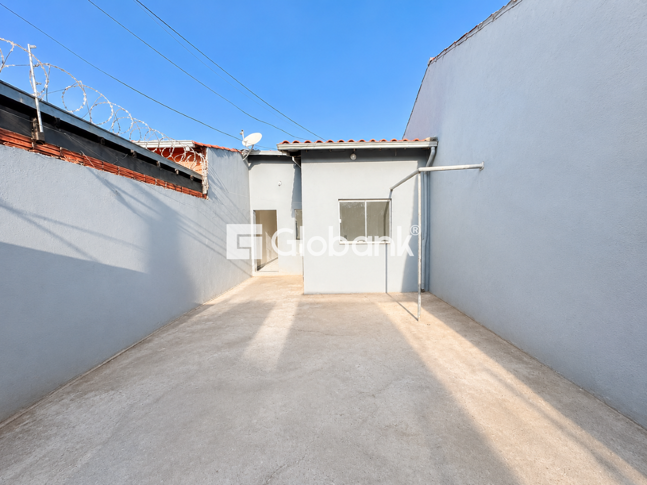 Casa 2 quartos para aluguel Jardim Primavera 65m² Montes Claros MG: Garagem