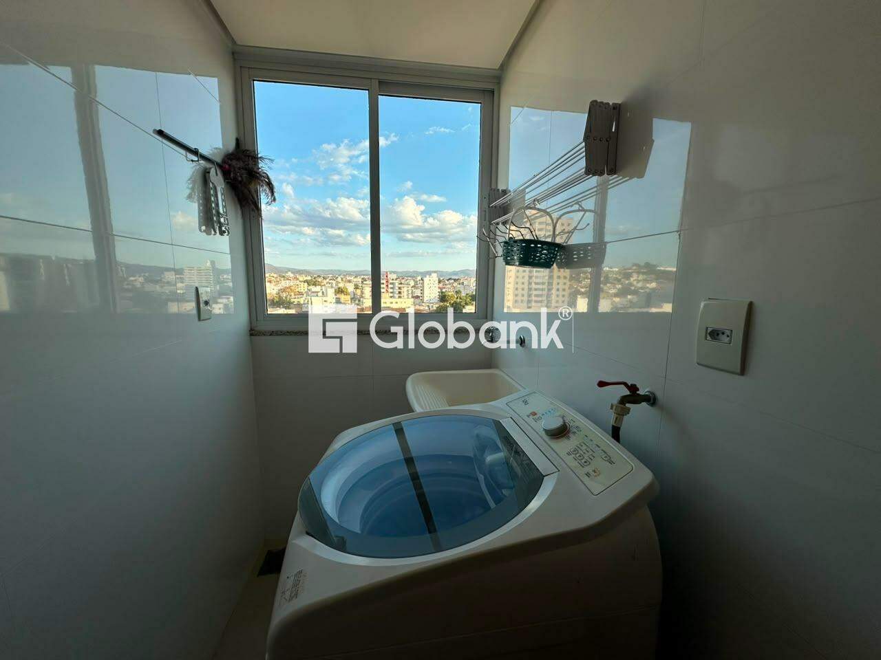 Apartamento 2 quartos para aluguel Centro 65m² Montes Claros MG: Área de serviço