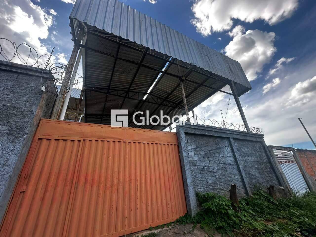 Galpão para aluguel Santa Rita I 250m² Montes Claros MG: Fachada