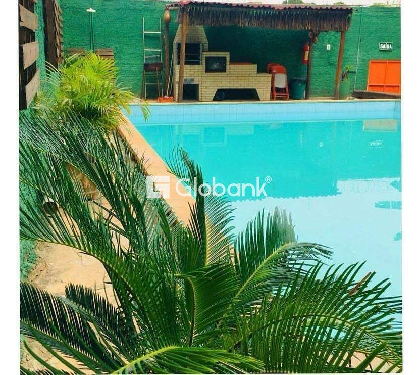 Galpão para aluguel Santa Rita I 250m² Montes Claros MG: Piscina