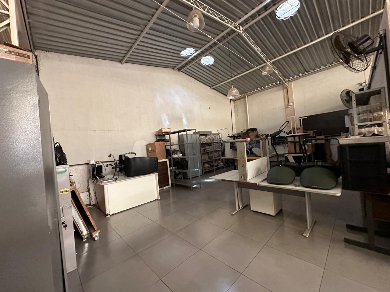 Barracão/Galpão à venda no Vila Camargo: 