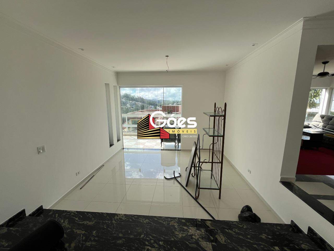 Casa em Condomínio para aluguel em Parque Terra Nova II: Sala de estar