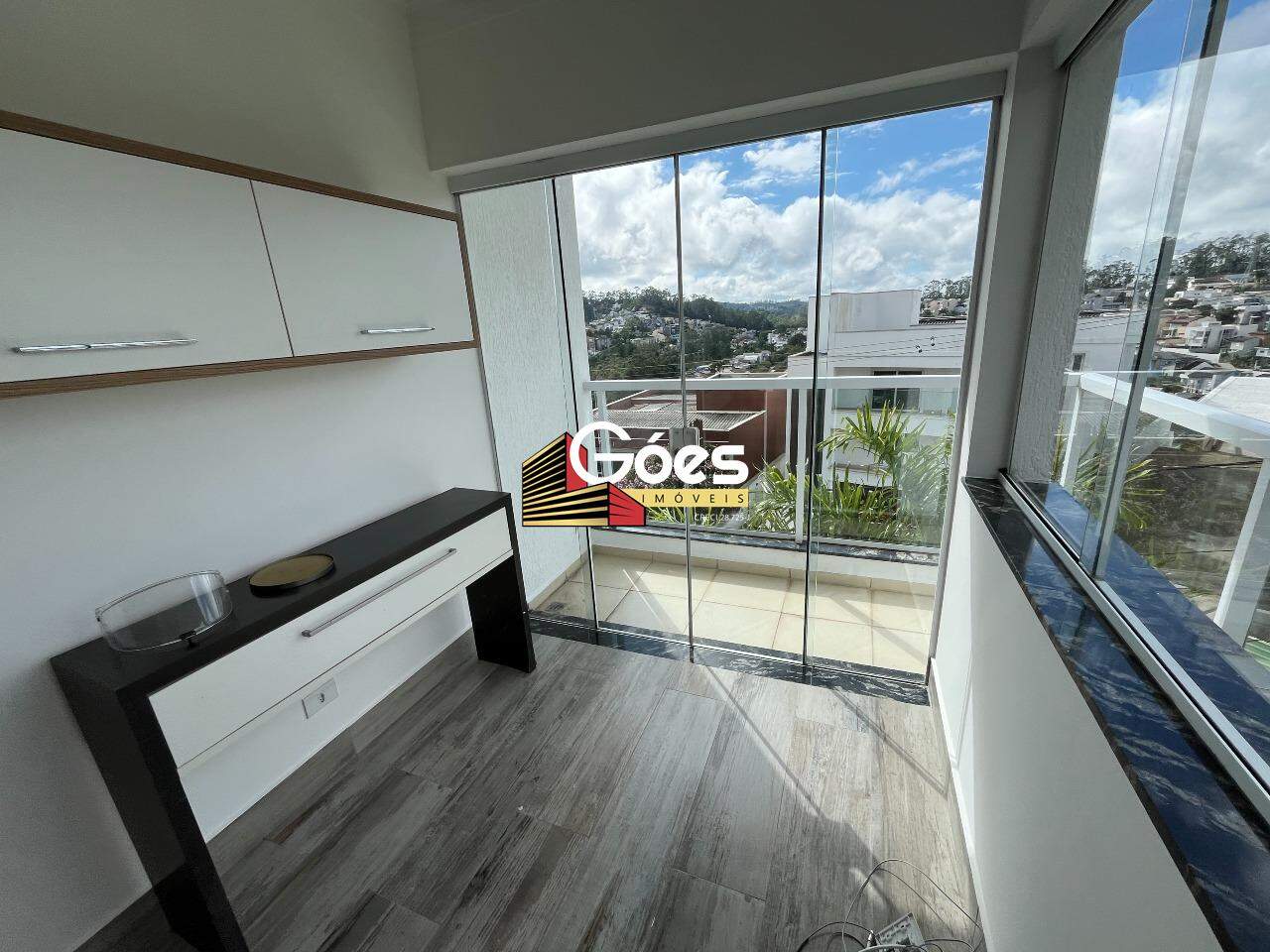 Casa em Condomínio para aluguel em Parque Terra Nova II: Hall andar superior